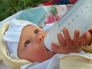 Искусственное вскармливание младенца третьего месяца жизни